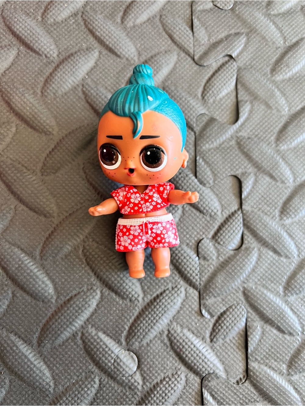 Lol Surprise Doll Boys Series LUAU (Theater Club) Boys-006